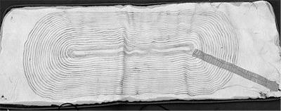 圖33：金屬網墊內部,顯示銅線周圍包裹著塑膠管,非圓形且未緊密纏繞(這不是您想要的)。